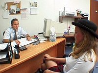 Ver ahora - Blonde whore sunrise adams fucked at her desk