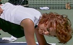 Candi Apple, joueuse de tennis, se fait tailler des croupières par des bites. - movie 2 - 6