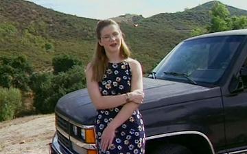 Scaricamento Tricia devereaux gets railed in the bed of a pickup