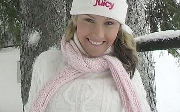 Télécharger Luisa demarcoy is a snow teen