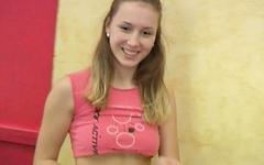 Kijk nu - Esther is gorgeous and really enjoys masturbating on the table tennis table