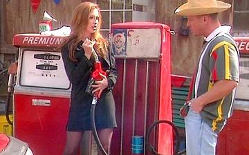 Download Redhead sweetheart gwen summers sucks and fucks at the gas station