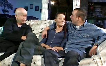 Télécharger Alisha bizart loves cheating on her husband with two men at once