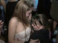 Kijk nu - Sweet brunettes and blonde play with each other's tits and cunts get fucked