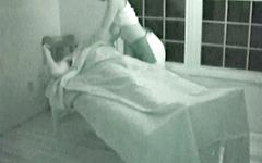 Kijk nu - Night vision catches masseuse going all the way