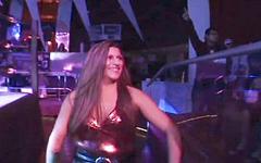 Guarda ora - Kelly anne is a horny wrestler