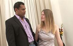 Jetzt beobachten - A blonde with a hairy snatch fucks a black cock and gets the cum inside