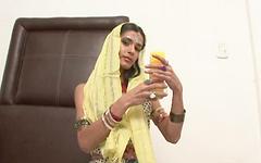Ver ahora - Tamara is an indian housewife who loves jizz on her tits