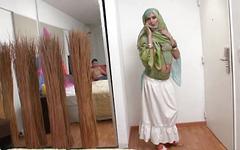 Guarda ora - Tiziana is an indian housewife with quite the appetite for cock