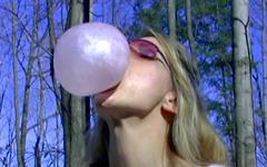 Outdoor Bubble Gum Fetish Star Marie Madison Gets Bubble Yummy For You - movie 4 - 4