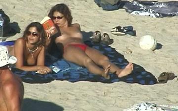 Scaricamento Watchin girls at the beach
