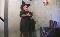 Jetzt beobachten - Kinky fat granny witch