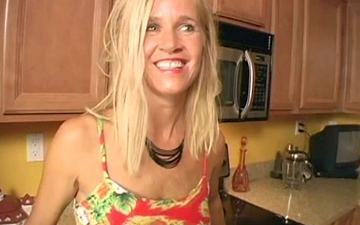 Herunterladen Totally tabitha is an unleashed housewife