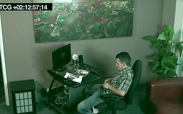 Herunterladen Amateur jocks caught having sex in surveillance camera footage