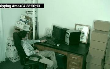 Descargar Athletic twinks suck and fuck in office surveillance video