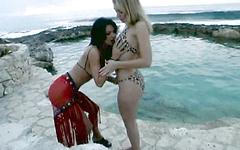 Jetzt beobachten - Sydnee steele and april flowers star in the tropic of desire