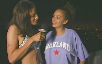 Télécharger One sexy pornstar interviews another cute girl who cracks up laughing