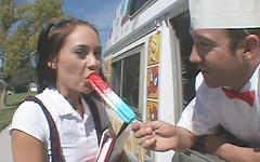 Jetzt beobachten - Jessica valentino gets banged by the ice cream man