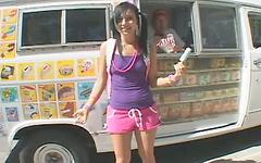 Ver ahora - Ashli orion gets banged by the ice cream man
