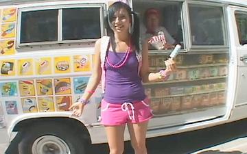 Scaricamento Ashli orion gets banged by the ice cream man