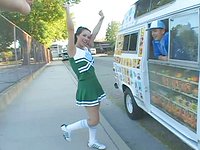 Jetzt beobachten - Courtney james gets banged by the ice cream man