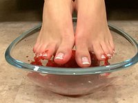 Jetzt beobachten - Mackenzee pierce is a horny barefoot girl