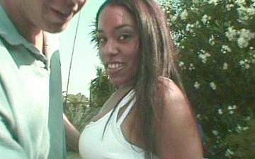 Descargar Adolescente negra taren follada al aire libre interracial