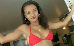 Regarde maintenant - Delza is a sexy brazilian hottie who loves anal sex and drinking hot cum