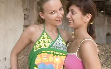 Herunterladen Jana and sheridan are teen girlfriends who love to feel tongue on pussy