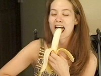 Kelly stuffs her pussy - movie 1 - 2