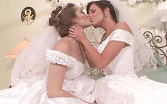 Regarde maintenant - Dani daniels and veronica avluv celebrate their marriage with pussy licking