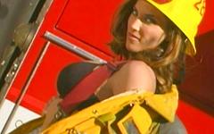 Kijk nu - Slutty brunette eager to thank local fireman with hardcore fuck on truck