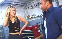 Ver ahora - Angel long gets railed by her mechanic