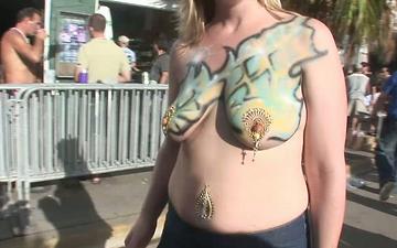 Scaricamento Painted ladies are naked in key west