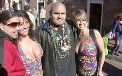 Lady Janice flashes her tits during Mardi Gras festivities - movie 6 - 4