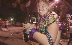 Urlicka gets as many beads as she can - movie 5 - 6
