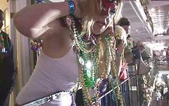 Kijk nu - Frances tries to cover her nude boobs in mardi gras beads