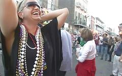 Regarde maintenant - There is no upper age limit for these ladies who show tits and get beads