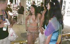 Regarde maintenant - Some really cute tits and ass in this scene of outdoor partying with girls