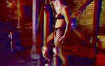 Scaricamento Sexy blonde dominatrix in fishnet treats her playmate to a spanking