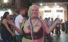 Chelsea has a good time at Mardi Gras - movie 6 - 4