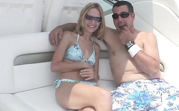 Scaricamento Scarlett summers lives her life on the water taking dick