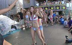 Kijk nu - Naked dancing at college parties is all the rage! thats what these sluts do