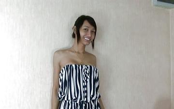 Herunterladen Lilly is a homemade tranny from thailand