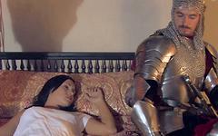 Regarde maintenant - Kety pearl has a one on one fuck session with a knight in shiny armor