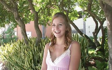 Downloaden Staci is an exciting sweetheart always eager to flash her titties in public