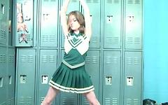 Kijk nu - Dolly is a teen cheerleader who loves to suck on a rock hard dick