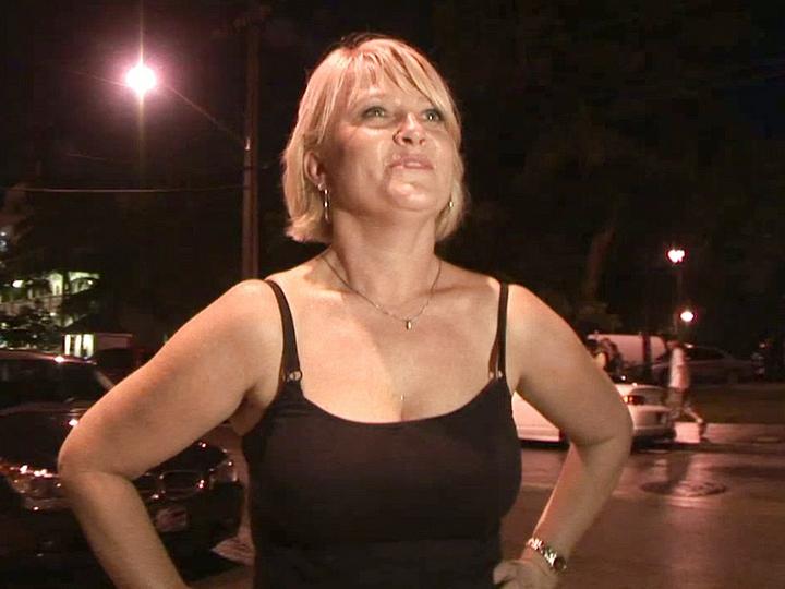 Cheryl Takes Pride In Her Curvaceous Cougar Curves