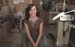 Regarde maintenant - Juliette black loves trying out new fast pounding sex machines