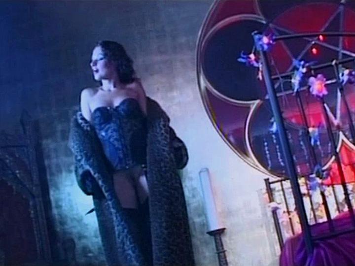 Luisa Demarco Plays The Slut During A Hardcore Gangbang 